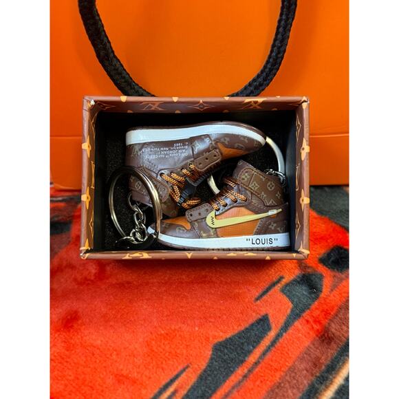 Louis Vuitton Mini Sneaker Keychain Collectable Set - Style 001 - Picture 5 of 5